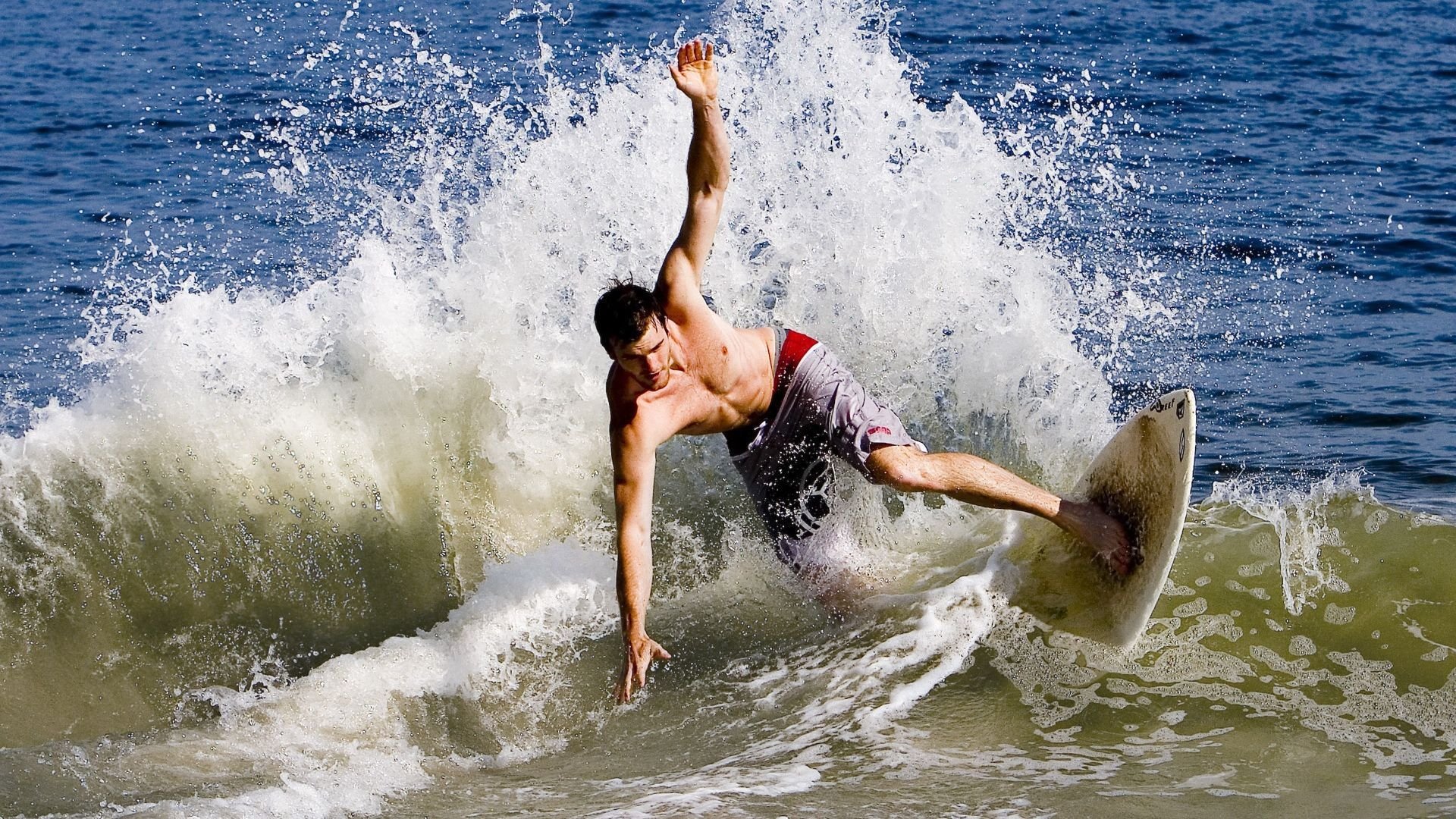 九游游戏在线玩-海底热带鱼观察运动，海底运动新奇体验，海底热带鱼视频